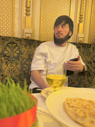 Срочно нужна девушка 0